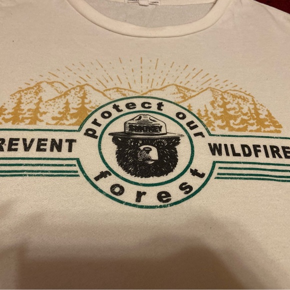 XS Smokey the Bear LongSleeve Cropped LongSleeve Tee - Picture 2 of 4